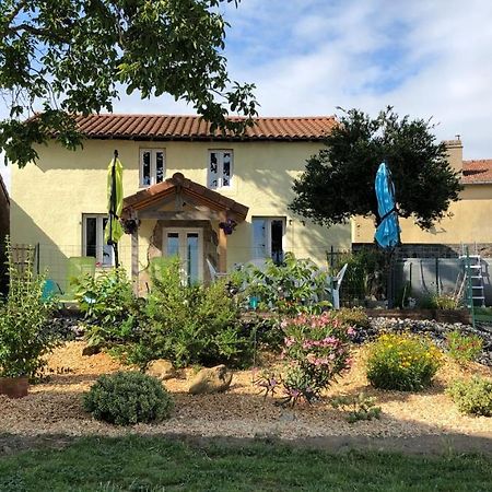 The Walnut Tree Chambre D'Hotes Le Dorat Exterior foto