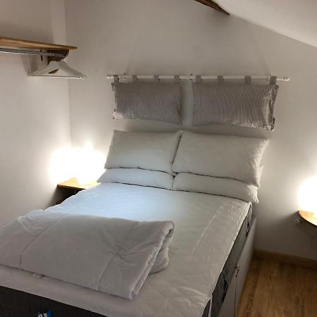 The Walnut Tree Chambre D'Hotes Le Dorat Exterior foto